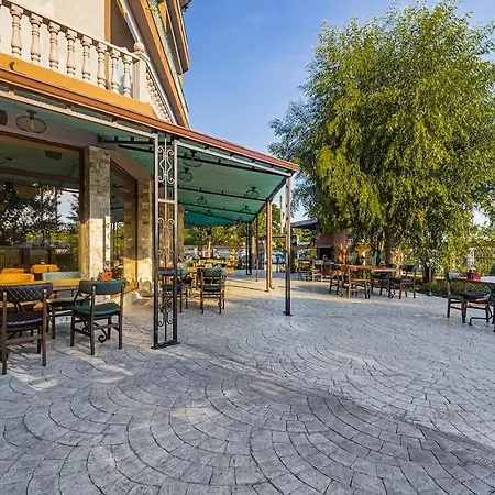 Lecardo Hotel *
