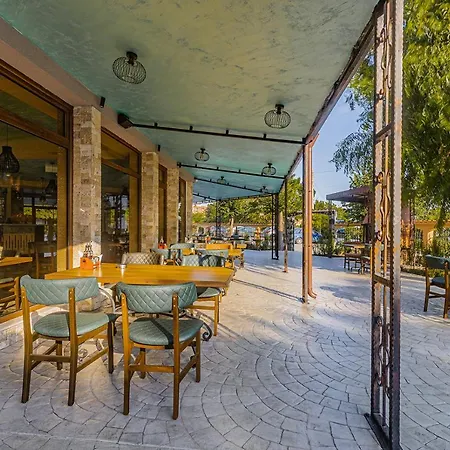 Lecardo Hotel